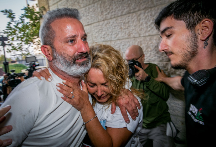 בני הזוג אוקנין לאחר חזרתם לישראל (צילום:  יוסי אלוני, פלאש 90)
