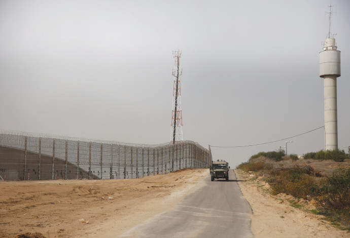 רכב צבאי בגבול ישראל  (צילום:  פלאש 90)