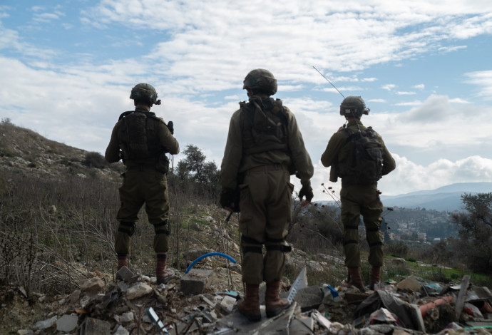 לוחמי צה"ל במצוד אחר המחבלים בשומרון (צילום:  דובר צה"ל)