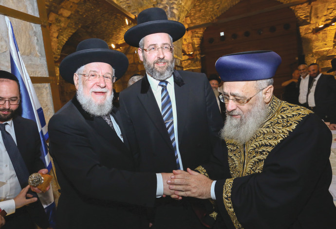 הרבנים יצחק יוסף, ישראל לאו ודוד לאו (צילום:  שלומי כהן, פלאש 90)