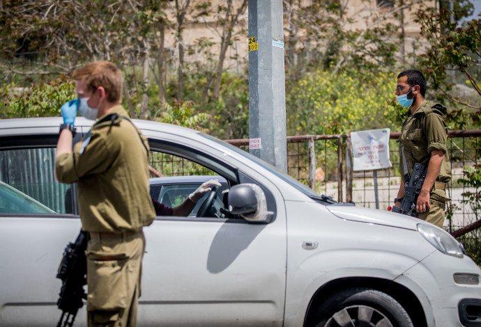 חיילי צה"ל עם מסכות בקורונה (צילום:  יונתן זינדל, פלאש 90)