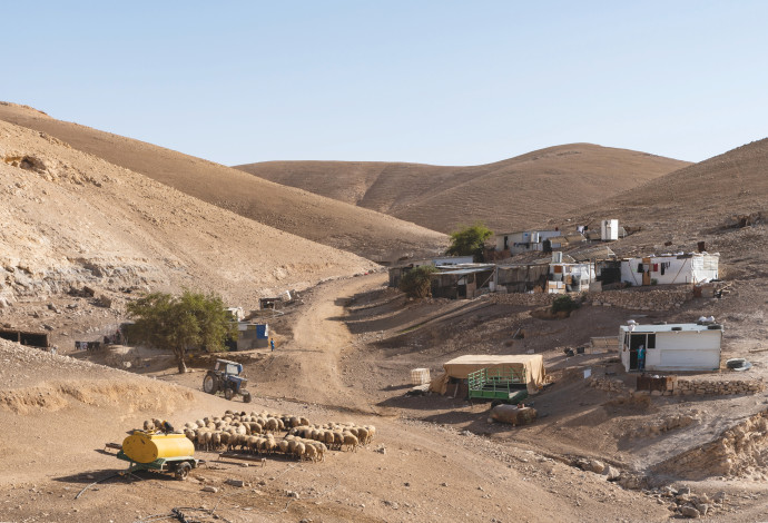 התיישבות בדואית בנגב (צילום:  דריו סנאצ'ס, פלאש 90)