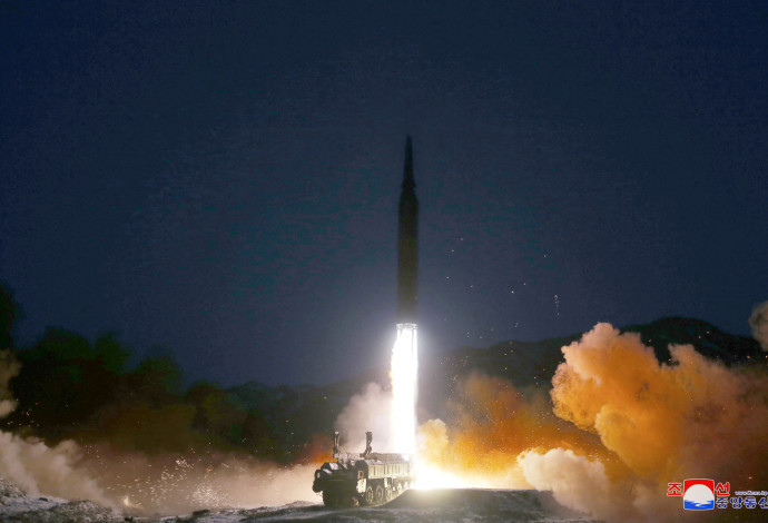 קוריאה הצפונית ביצעה ניסוי בטיל בליסטי (צילום:  KCNA via REUTERS)