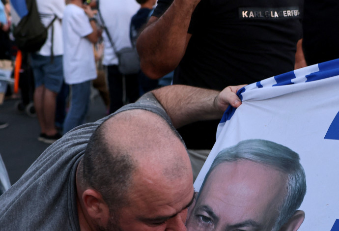 הפגנת תמיכה בנתניהו (צילום:  Menahem Kahana, Getty Images)
