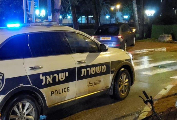 ניידת משטרה בלילה (צילום:  דוברות המשטרה)