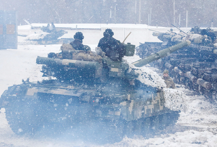 כוחות אוקראיינים ליד הגבול עם רוסיה (צילום:  רויטרס)