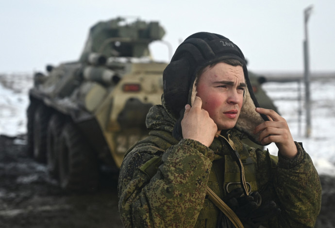 חייל אוקראיני בגבול עם רוסיה (צילום:  רויטרס)