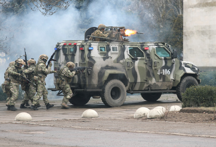 צבא אוקראינה מתאמן לקראת פלישת רוסיה (צילום:  רויטרס)