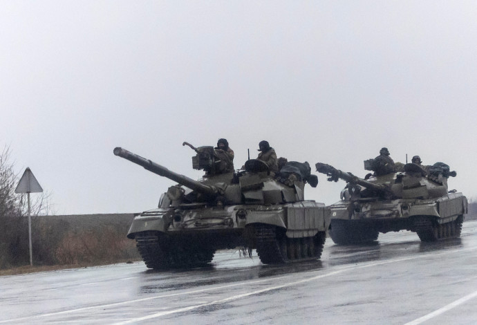 טנקים אוקראינים נעים לתוך הערים בעקבות פלישת רוסיה (צילום:  רויטרס)