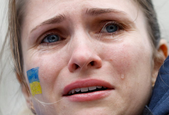 דמעות בעיניים. הפגנת תמיכה באוקראינה בלונדון (צילום:  רויטרס)