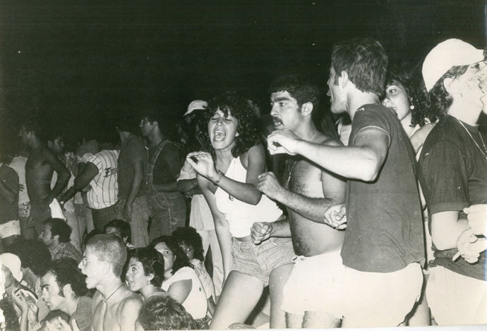 קהל בפסטיבל נביעות בנואיבה שנת 1978 (צילום:  שולי פרסטר, 24 פלוס)