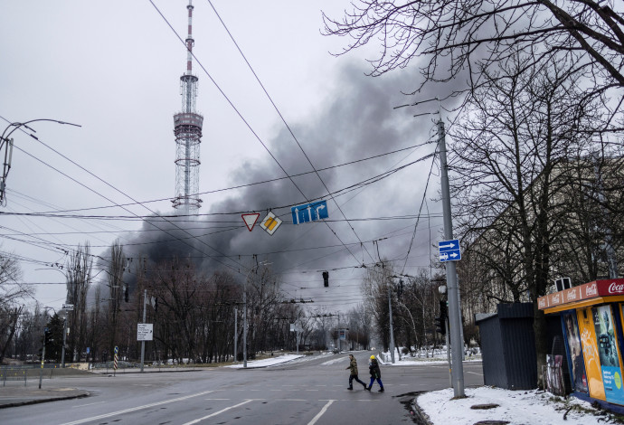 הפגיעה הרוסית במגדל הטלוויזיה בקייב, אוקראינה (צילום:  REUTERS/Carlos Barria)