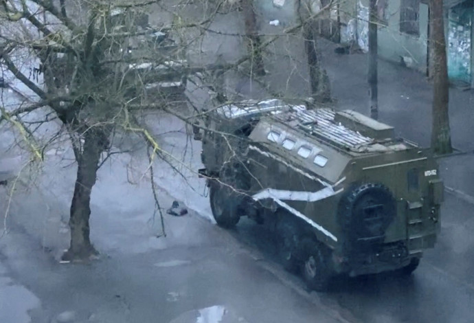 כוחות רוסים בחרסון (צילום:  FROM VIDEO OBTAINED BY REUTERS/via REUTERS)