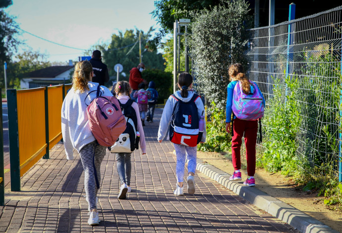 ילדים הולכים לבית ספר (צילום:  יוסי אלוני, פלאש 90)