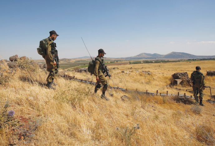חיילי צה"ל מבצעים פטרול ליד הגבול עם סוריה (צילום:  AFP)