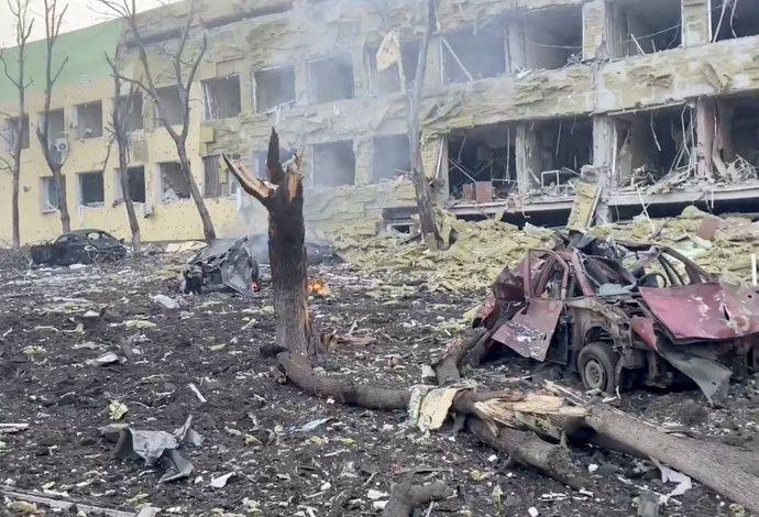 נזק מהפצצה רוסית במריופול, אוקראינה (צילום:  רויטרס)