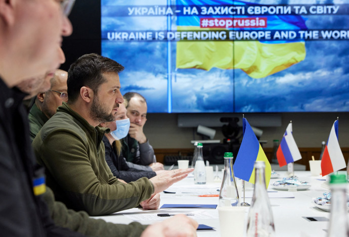 וולדימיר זלנסקי (צילום:  Ukrainian Presidential Press Service/Handout via REUTERS)