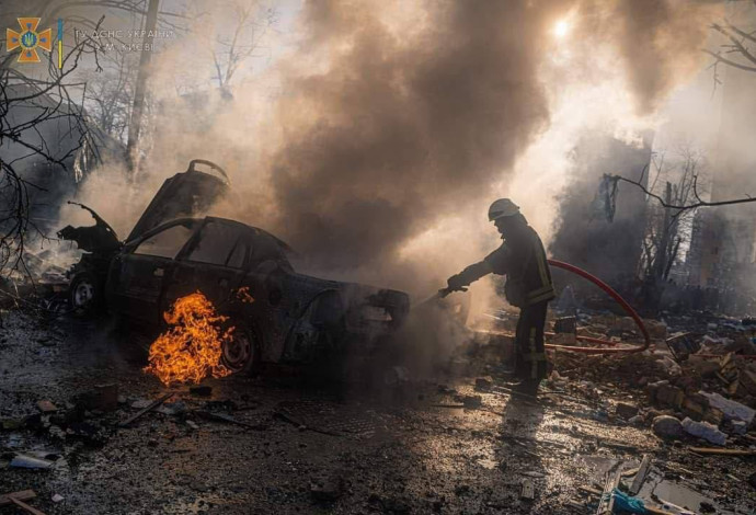 נזק מהפגזה רוסית בקייב, אוקראינה (צילום:  רשתות חברתיות)
