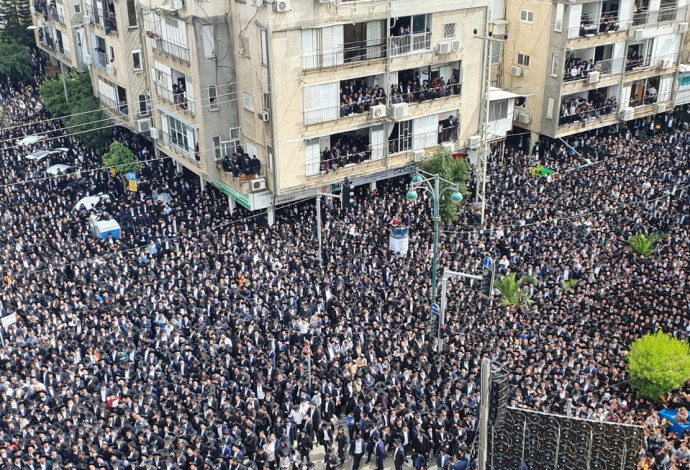 מאות אלפים בהלווית הרב קנייבסקי (צילום:  יואל מילר)