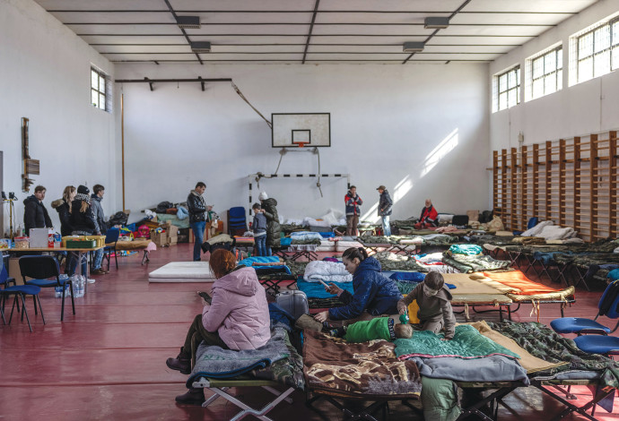 פליטים אוקראינים בהונגריה (צילום:  Janos Kummer, Getty Images)