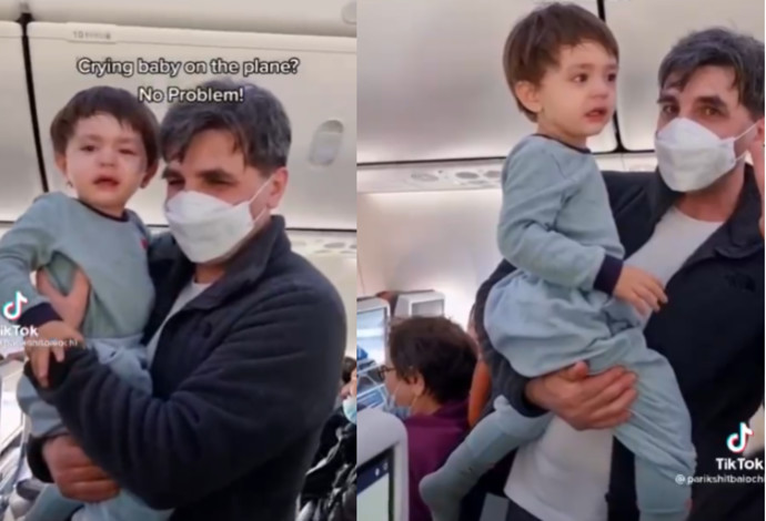 נוסעים במטוס שרים "בייבי שארק" לתינוק שלא הפסיק לבכות (צילום:  צילום מסך טיקטוק)
