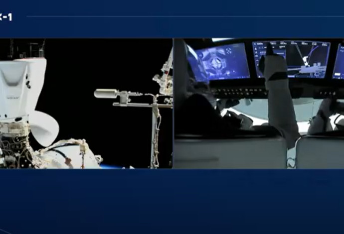 רגע החיבור של האסטרונאוטים לתחנת החלל הבינ"ל (צילום:  NASA)