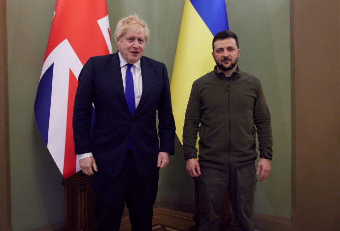 ראש ממשלת בריטניה ג'ונסון ונשיא אוקראינה זלנסקי (צילום:  רויטרס)