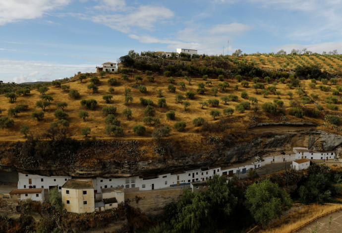 כפר במחוז אנדלוסיה שבספרד (צילום:  רויטרס)