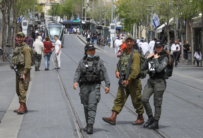 כוחות הביטחון בירושלים על תוואי הרכבת הקלה (צילום:  מרק ישראל סלם)