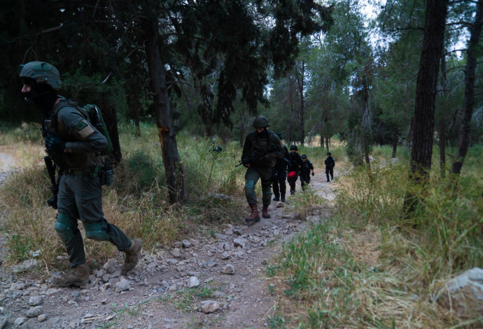 החיפושים אחר המחבלים שביצעו את הפיגוע באלעד (צילום:  דובר צה"ל)