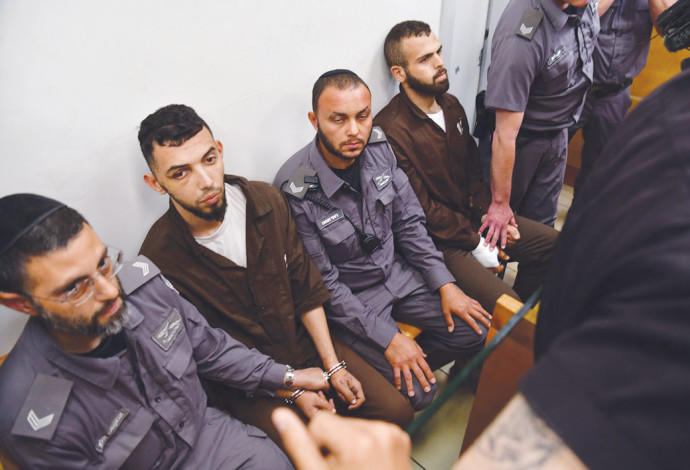 מעצר המחבלים מהפיגוע באלעד (צילום:  אבשלום ששוני)
