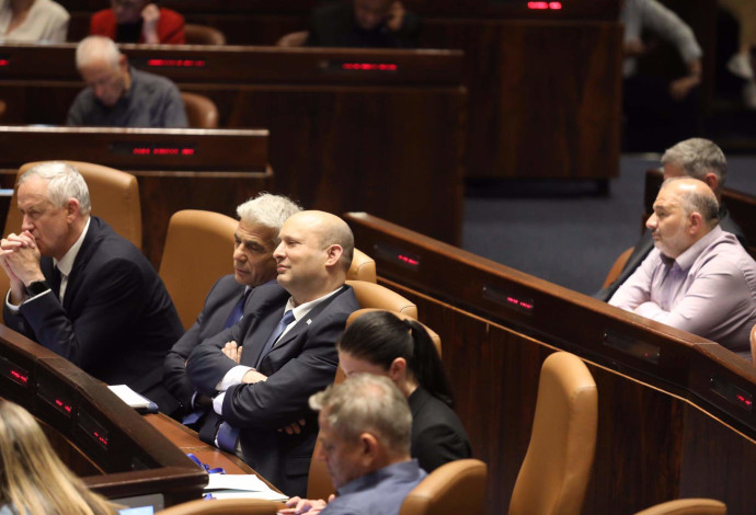 ראש הממשלה בנט ושרי הממשלה במליאת הכנסת (צילום:  מרק ישראל סלם)