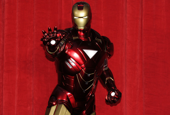 חליפת איירון מן כפי שהוצגה בסרט "איירון מן 2" (צילום:  gettyimages)