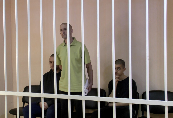 שלושת הנידונים בדוניצק (צילום:   Donetsk People's Republic/via REUTERS TV)