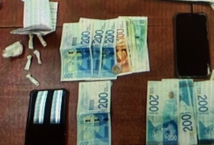 הכסף שנתפס על ידי המשטרה (צילום:  דוברות המשטרה)