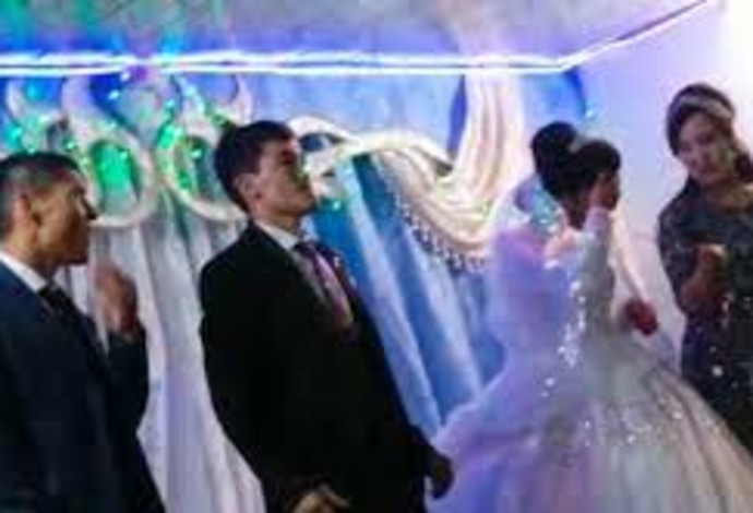 החתן הכה את הכלה בזמן החתונה (צילום:  צילום מסך יוטיוב)