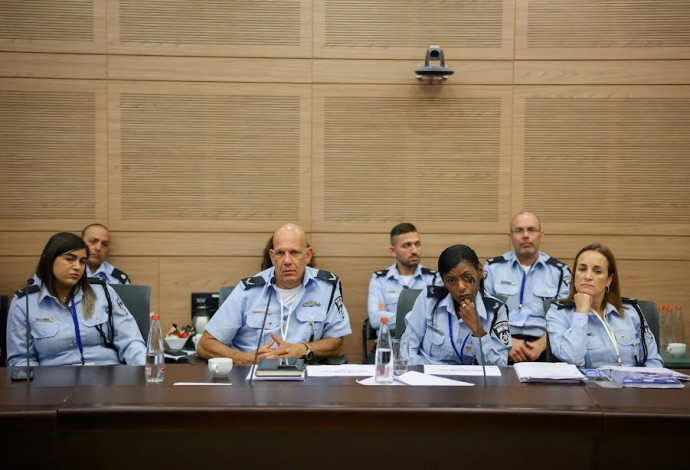 נציגי המשטרה בוועדת החוקה, חוק ומשפט (צילום:  נועם מושקוביץ, דוברות הכנסת)