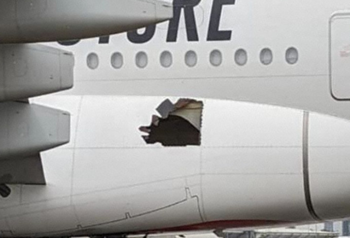חור נפער במטוס, הנוסעים שמעו פיצוץ חזק והרגישו את ההדף ברצפה (צילום:  צילום מסך טוויטר)