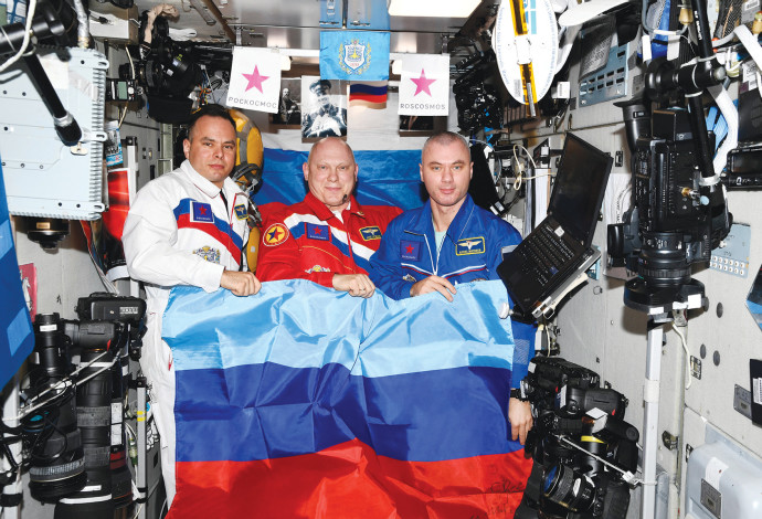 הקוסמונאוטים הרוסים (צילום:  רויטרס)