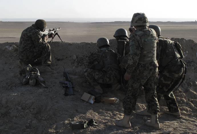 חיילים בריטים באפגניסטן (צילום:  REUTERS/Abdul Malik)