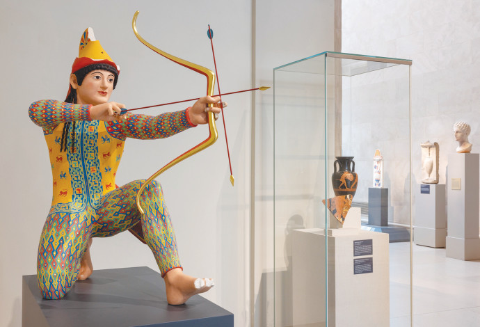 פסלים קלאסים צבועים  (צילום:  אתר רשמי מוזיאון המטרפוליטן ניו יורק)