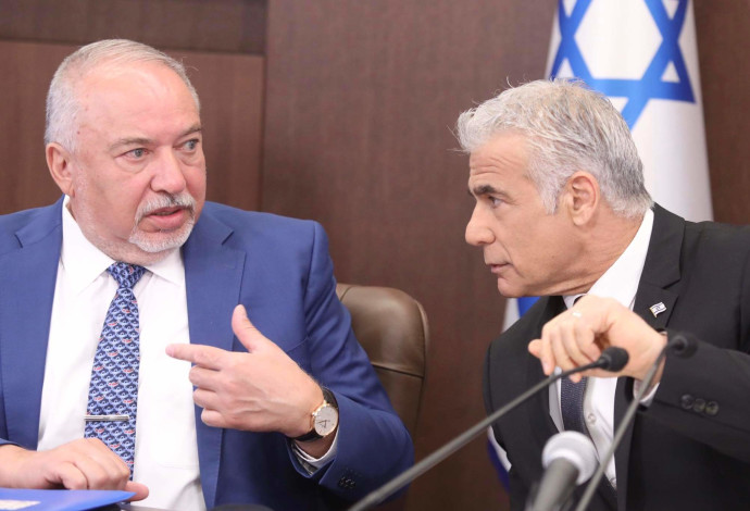 יאיר לפיד, אביגדור ליברמן (צילום:  מרק ישראל סלם)