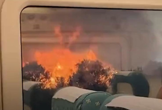 תיעוד מתוך הרכבת שנקלעה ללהבות (צילום:  צילום מתוך טוויטר)