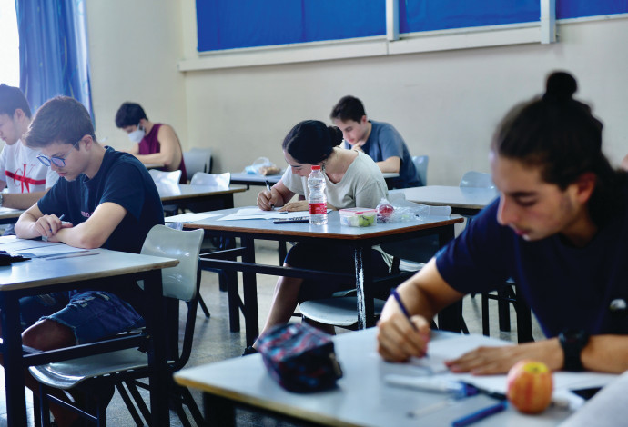 בחינה פסיכומטרית, אילוסטרציה (צילום:  אבשלום ששוני)