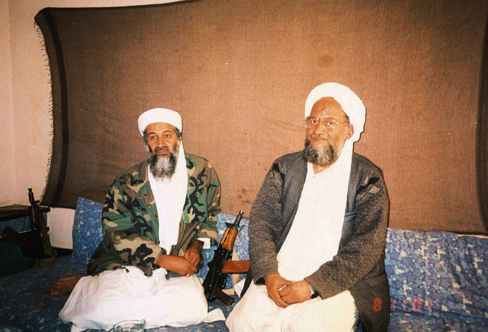 איימן אל-זוואהרי עם אוסמה בן לאדן (צילום:  רויטרס)