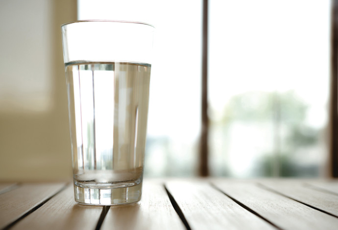 כוס מים (צילום:  אינגאימג')