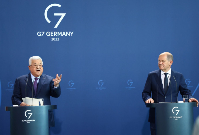 קנצלר גרמניה אולף שולץ, יו"ר הרשות הפלסטינית אבו מאזן (צילום:  REUTERS/Lisi Niesner)