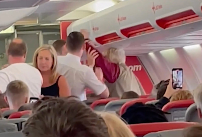 "גברת, תשבי בבקשה", הדרמה במטוס (צילום:  מתוך טיקטוק)