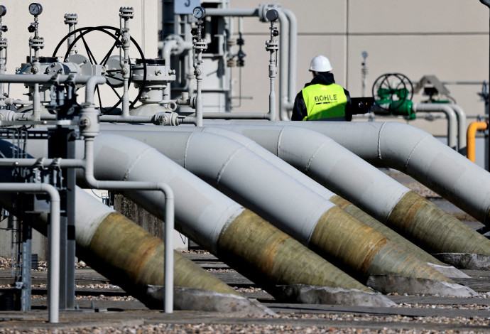 צינורות במתקן צינור הגז 'נורד סטרים 1' בלובמין, גרמניה (צילום:  REUTERS/Hannibal Hanschke)