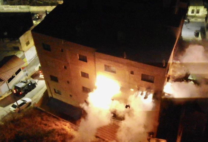 צה"ל הורס את בית המחבל שביצע את הפיגוע בתל אביב (צילום:  דובר צה"ל)